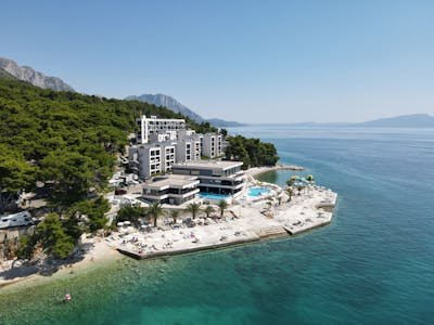 Évadez-vous à l'hôtel luxe en Sardaigne, les pieds dans l'eau